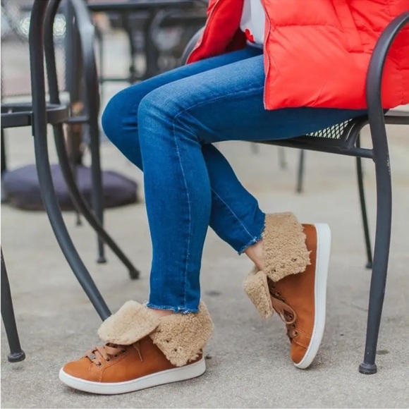 Genuine Ugg Starlyn in Chestnut - Picture 8 of 8